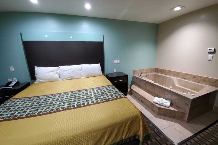 Room 33 of 37