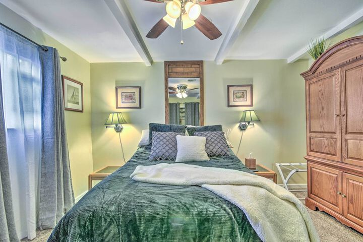 Pet-friendly Taylor Home w / Backyard Oasis!
