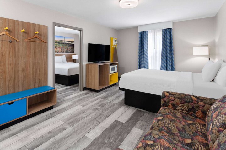 Room 21 of 29