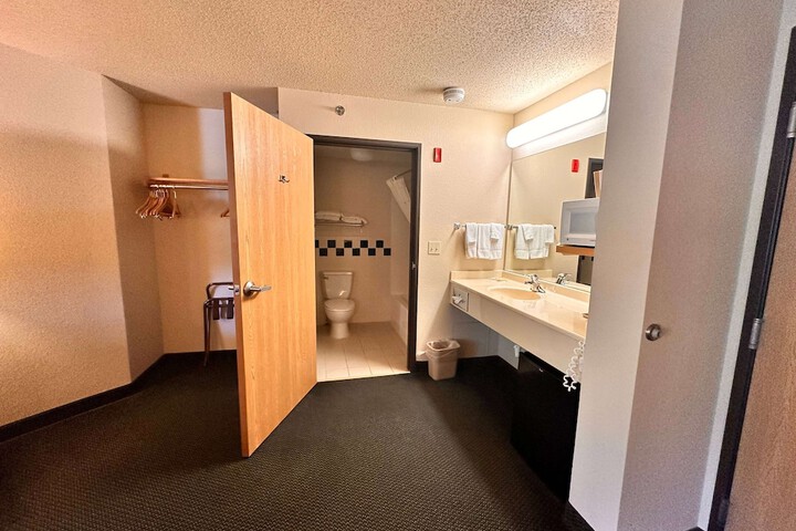 Room 21 of 57