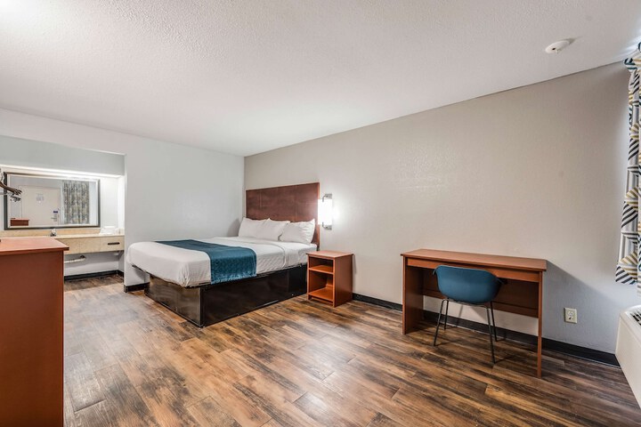 Room 15 of 37