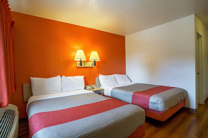 Room 15 of 32