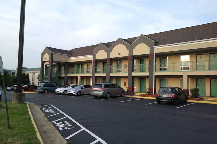 Super 8 by Wyndham Stafford