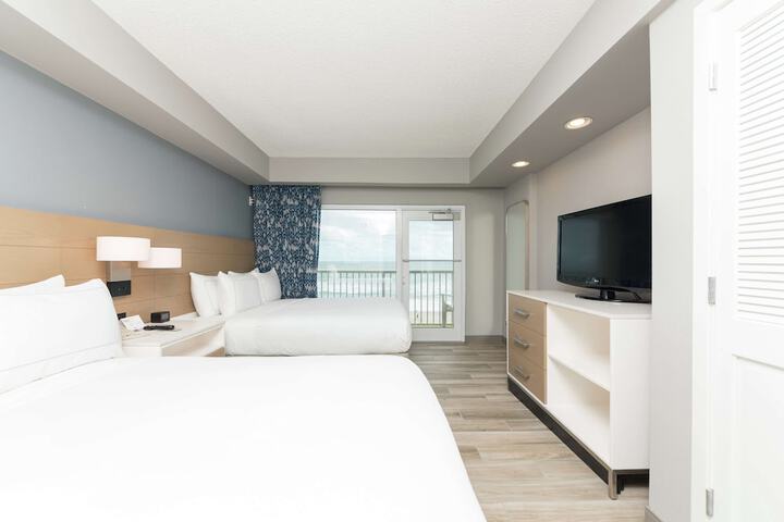 Room 18 of 102