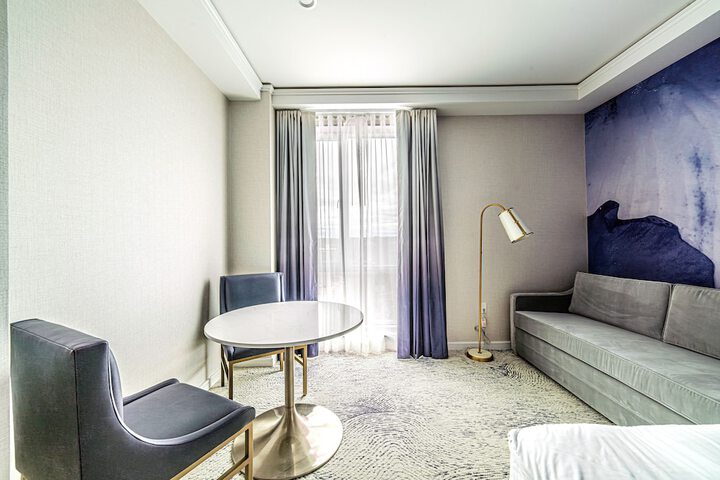 Room 33 of 70