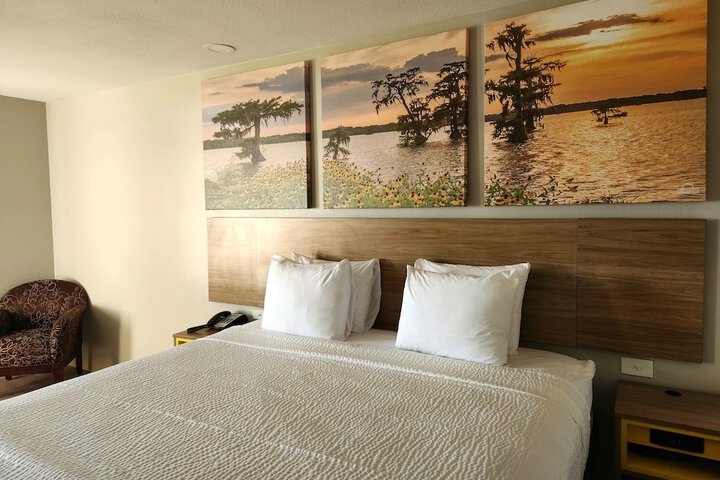 Room 11 of 19