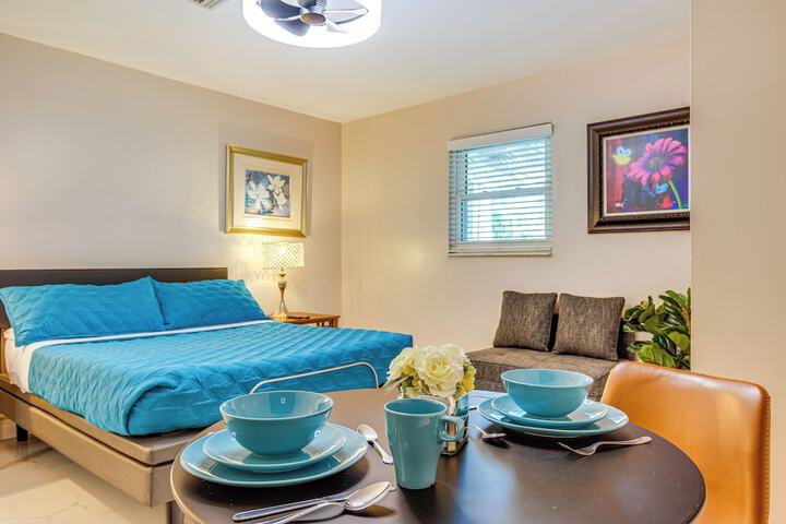Peaceful Loxahatchee Apartment w / Covered Porch
