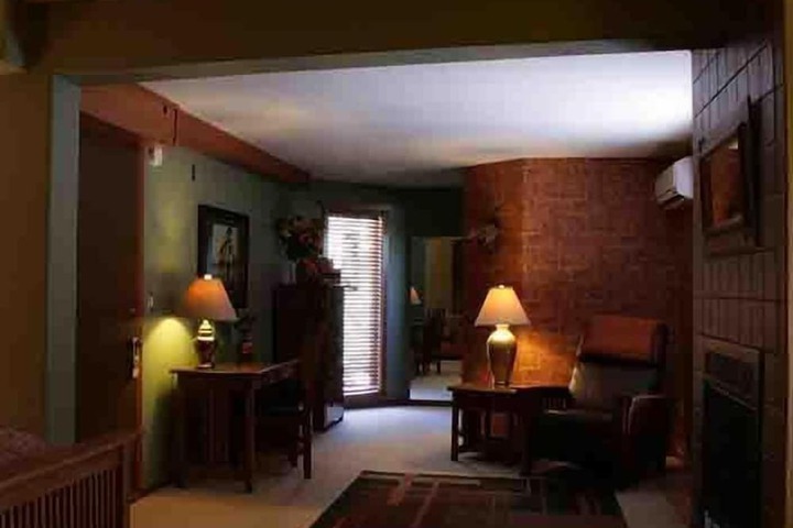 Room 32 of 150
