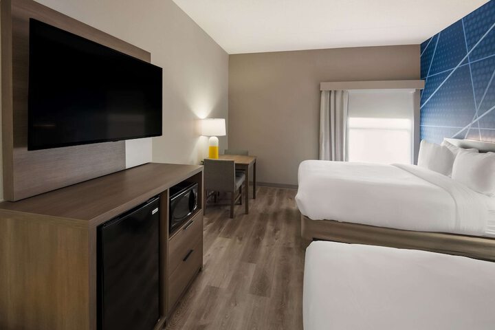 Room 12 of 48