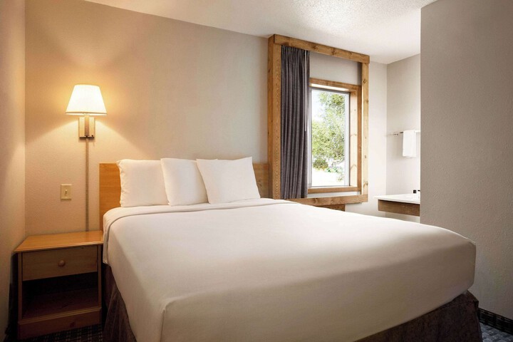 Travelodge by Wyndham Edgemont
