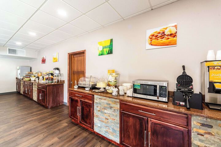 Quality Inn & Suites Vandalia near I-70 and Hwy 51