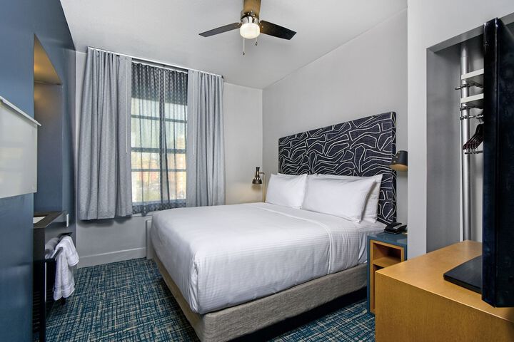 Room 10 of 24