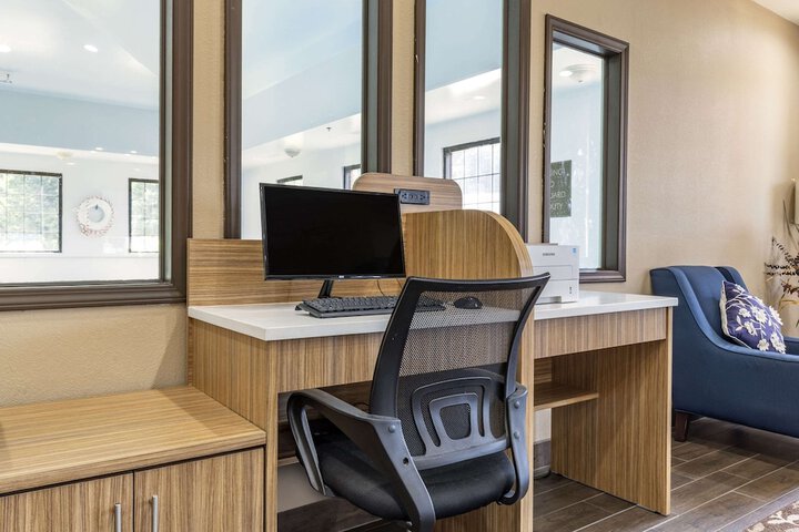 Business Center 42 of 43