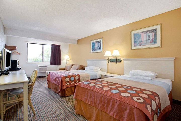 Room 22 of 32