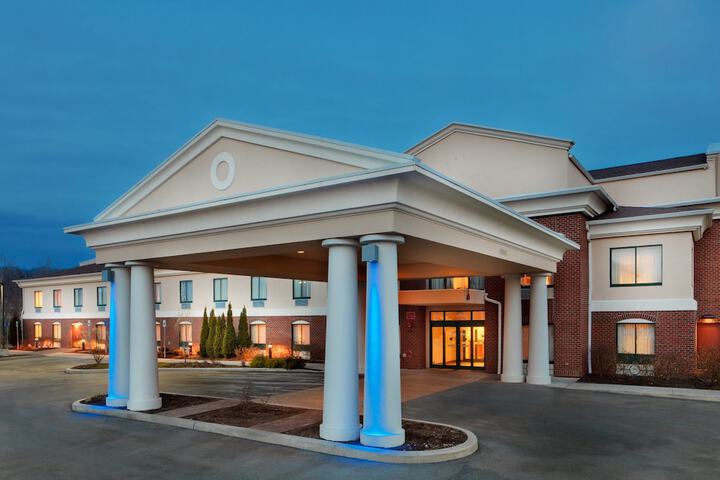 Hotel 8 of 80