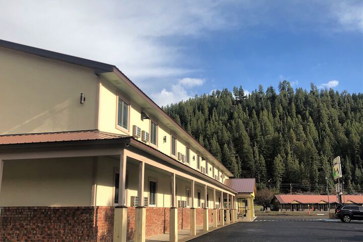 RiverWalk Inn