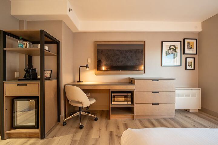 Room 25 of 61