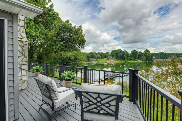 Lakefront Sherrills Ford Haven w / Boat Dock!