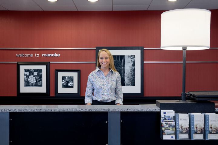 Hampton Inn & Suites Roanoke Airport
