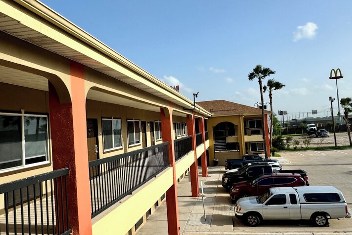 Texas Inn and Suites City Center at University Dr.