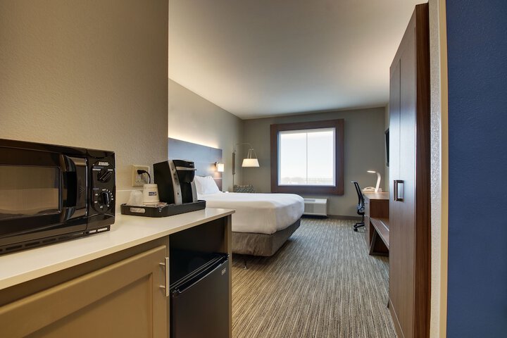 Room 37 of 62