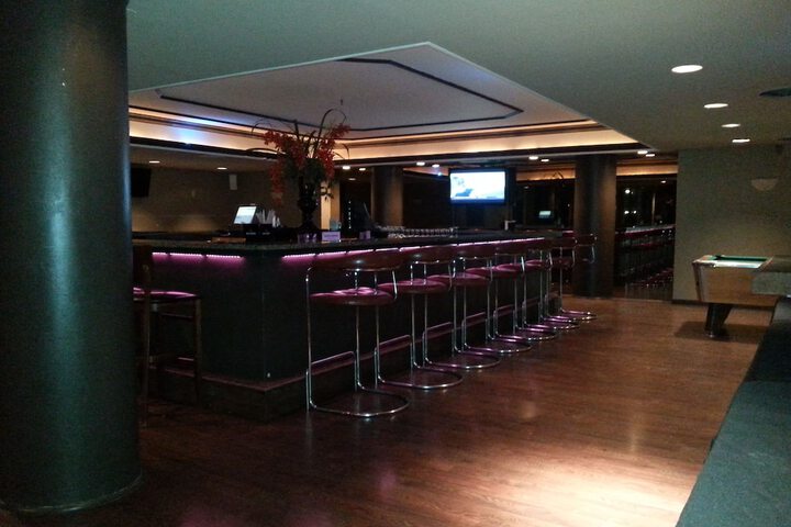 Lounge 19 of 23