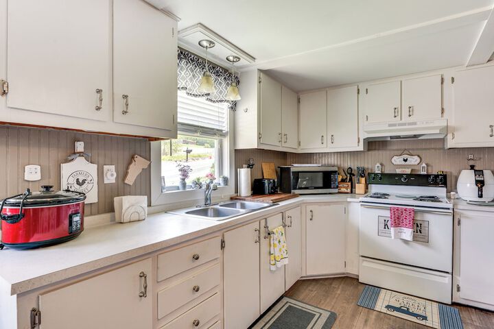 Steps to Crystal Lake: Spacious Retreat w / Views