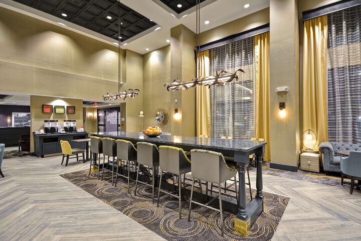 Hampton Inn & Suites Detroit / Warren