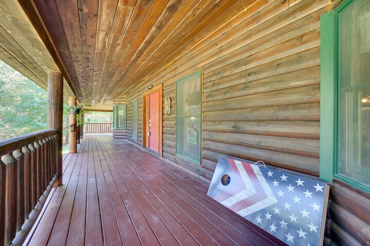 Secluded Broken Bow Cabin w / Fire Pit and Deck!