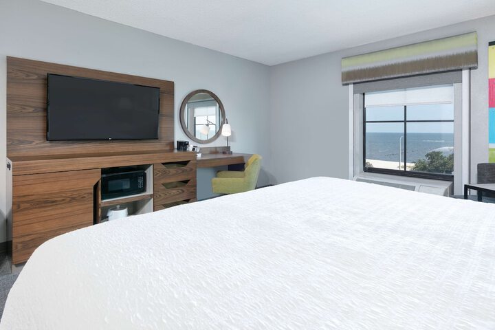 Room 32 of 49