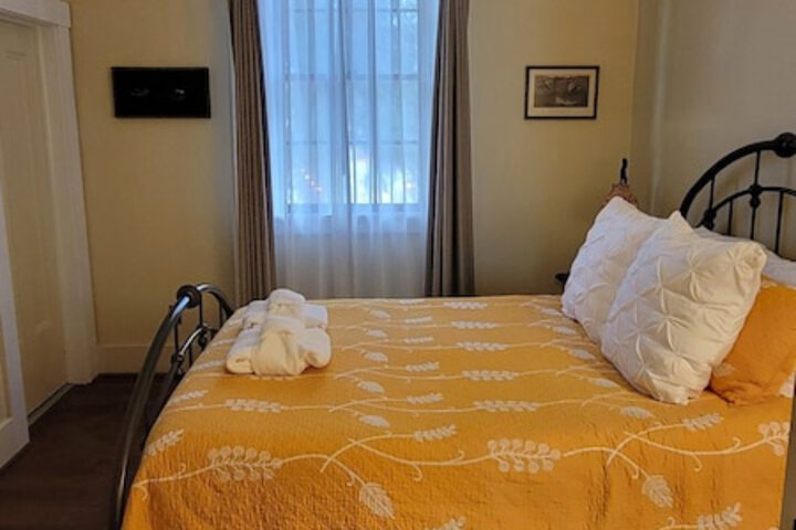 Wolf Creek Inn & Tavern
