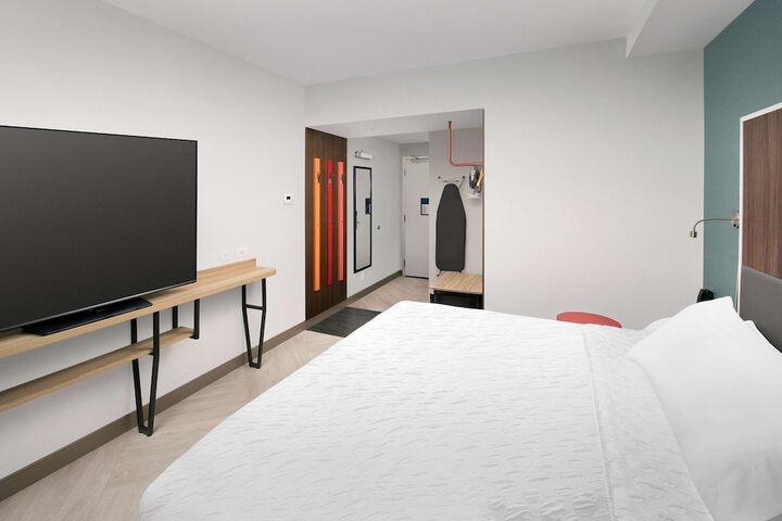 Room 16 of 28