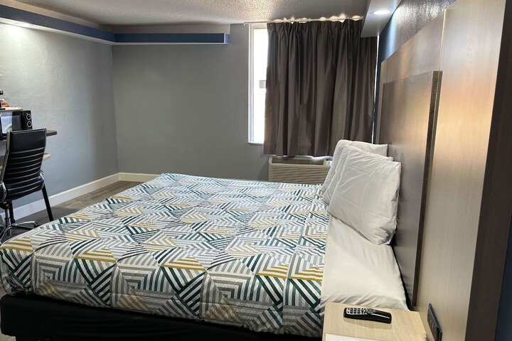 Room 19 of 32
