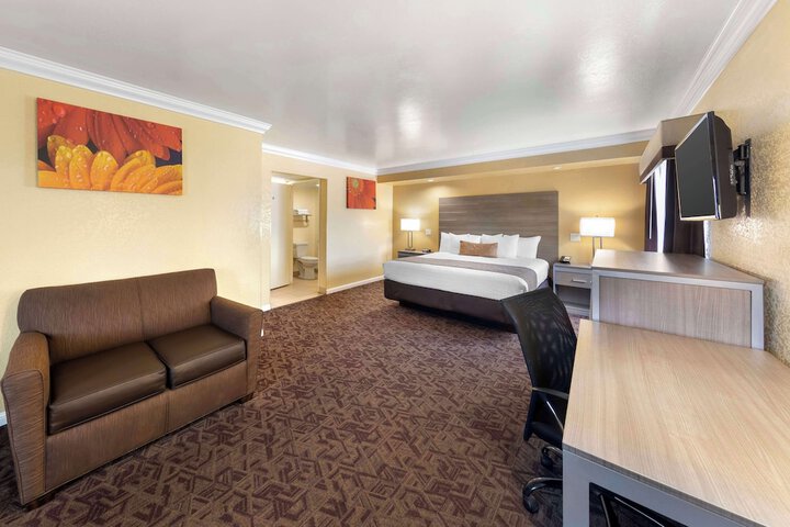 Room 9 of 39