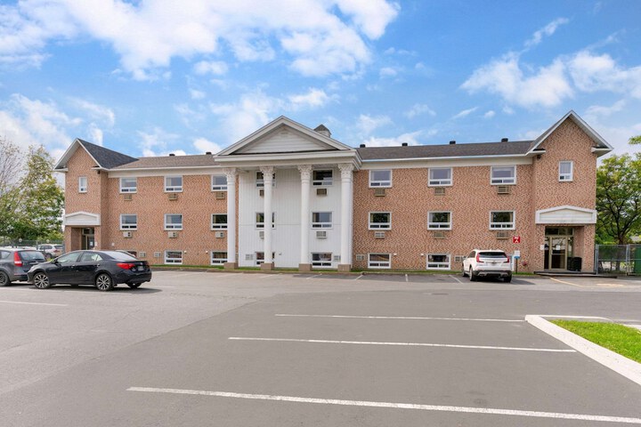 Econo Lodge Montreal-Brossard