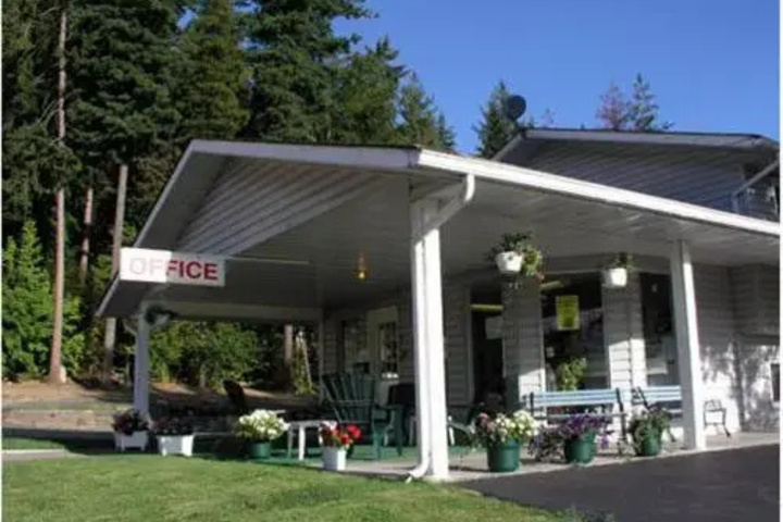 Cozy Pines Motel
