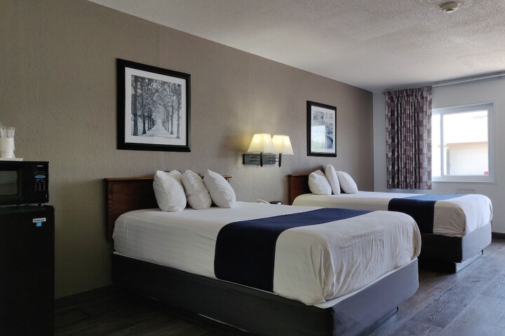 Room 32 of 46