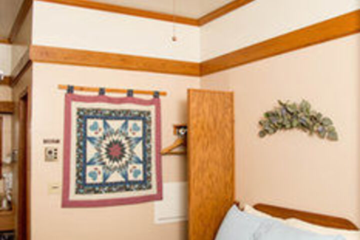 Lark Inn