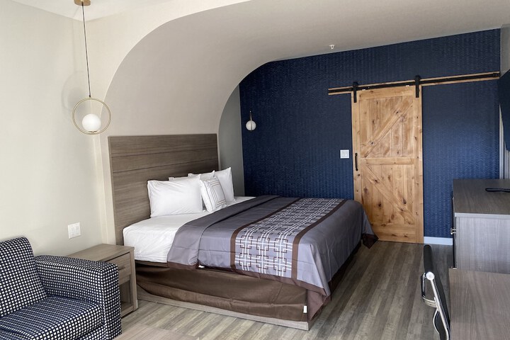 Room 7 of 10