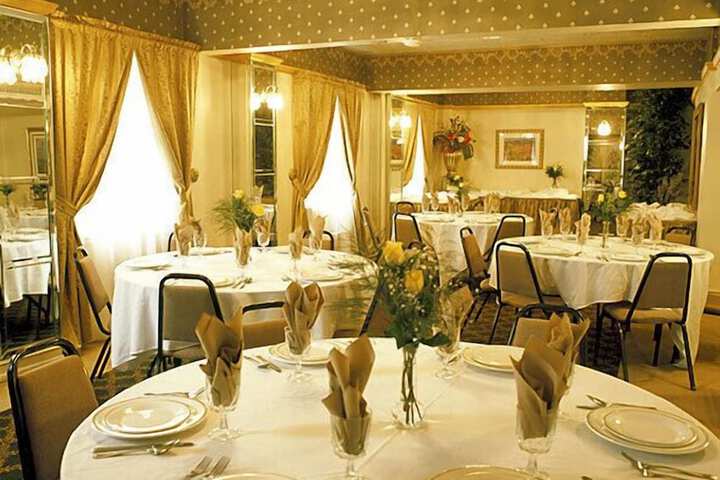 Ballroom/Hall 37 of 40