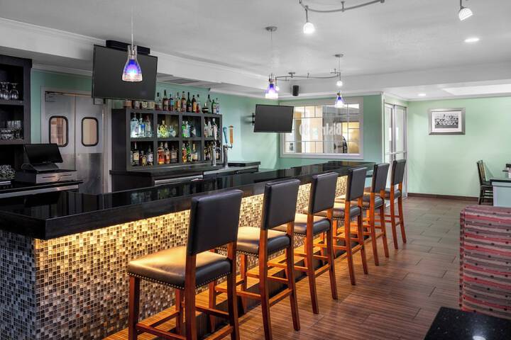 Holiday Inn Hotel & Suites San Mateo-San Francisco SFO by IHG