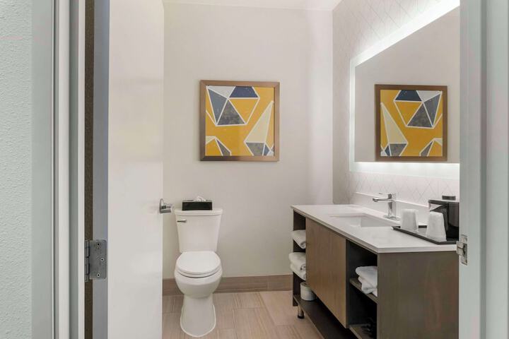 Room 9 of 29