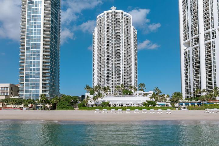 Trump International Beach Resort
