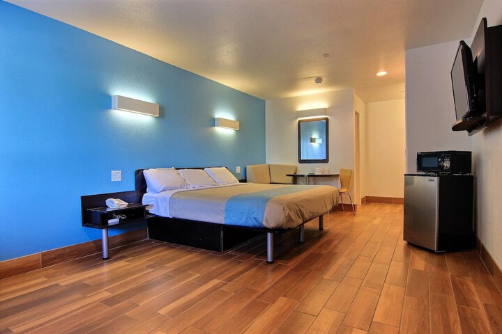 Room 26 of 37