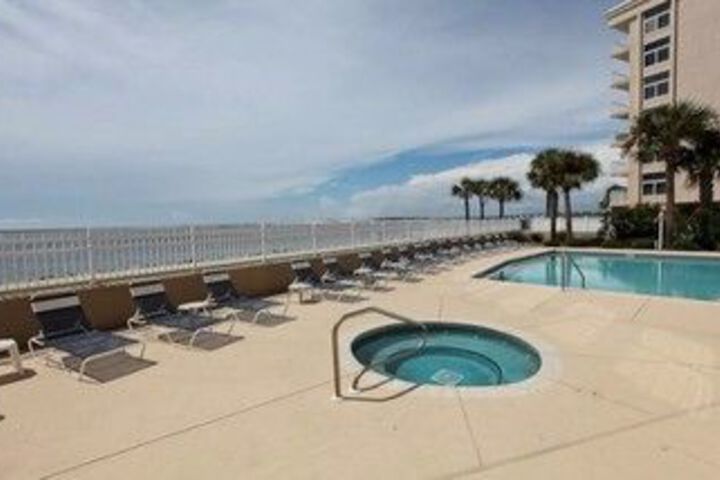 Waterview Towers Yacht Club by Holiday Isle