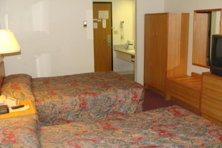 Room 10 of 40