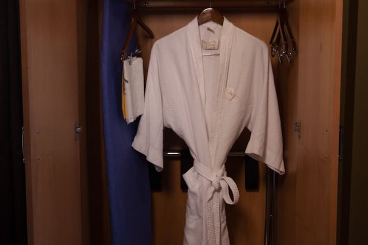 Room 42 of 75