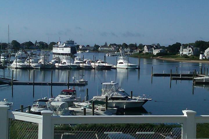 Anchor in Distinctive Waterfront Lodging