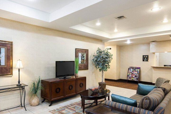 Comfort Inn & Suites Regional Medical Center