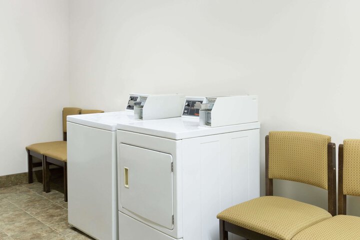 Room 10 of 16
